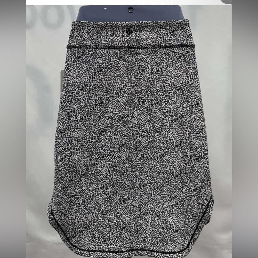 LULULEMON City Skirt in Plush Petal Deep Coal Ghost - Picture 2 of 9